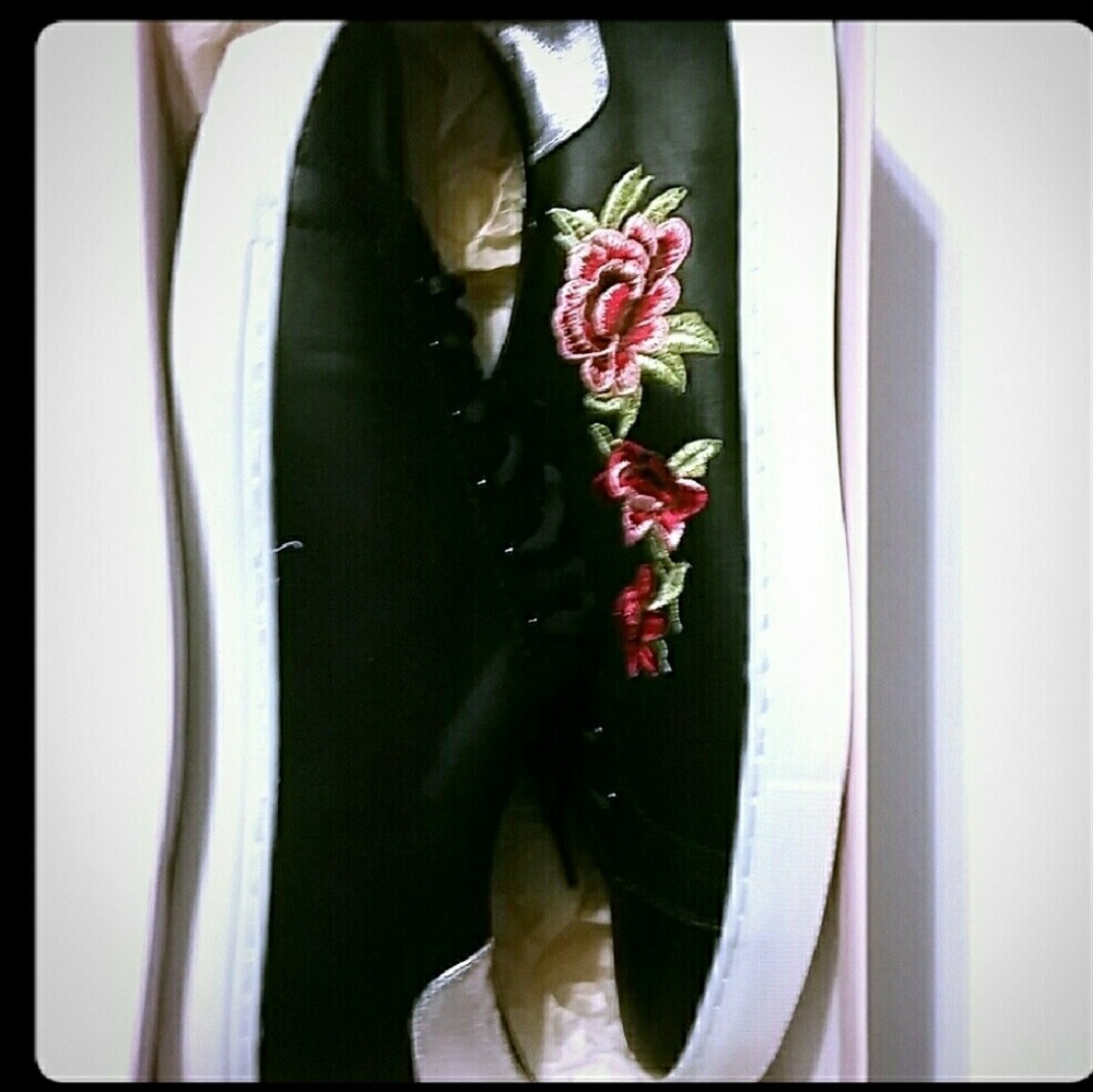 Embroidered rose sneakers
